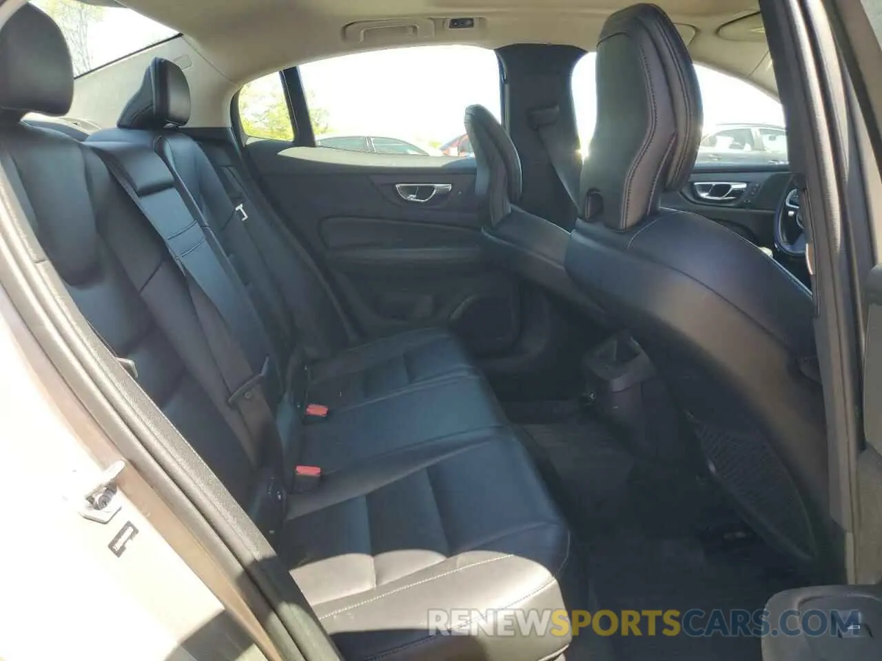 10 fotografías del automóvil dañado 7JRA22TK6KG002919 VOLVO S60 2019