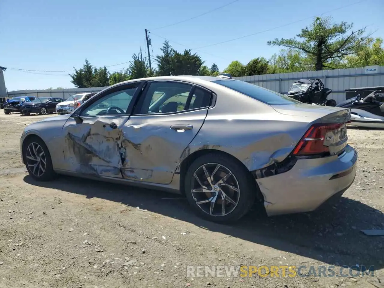 2 fotografías del automóvil dañado 7JRA22TK6KG002919 VOLVO S60 2019