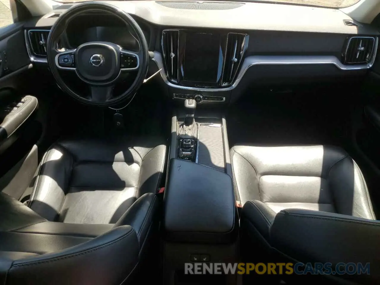 8 fotografías del automóvil dañado 7JRA22TK6KG002919 VOLVO S60 2019