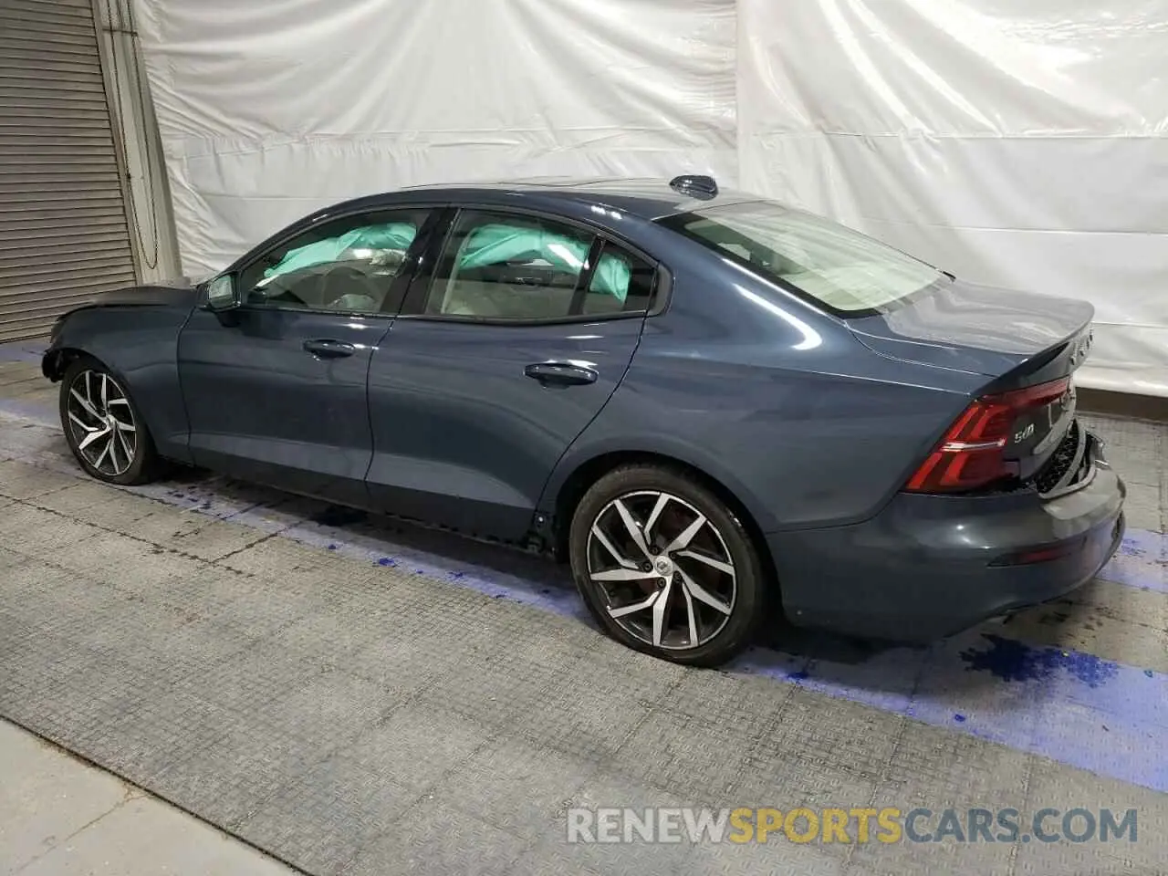 2 fotografías del automóvil dañado 7JRA22TK6KG015668 VOLVO S60 2019