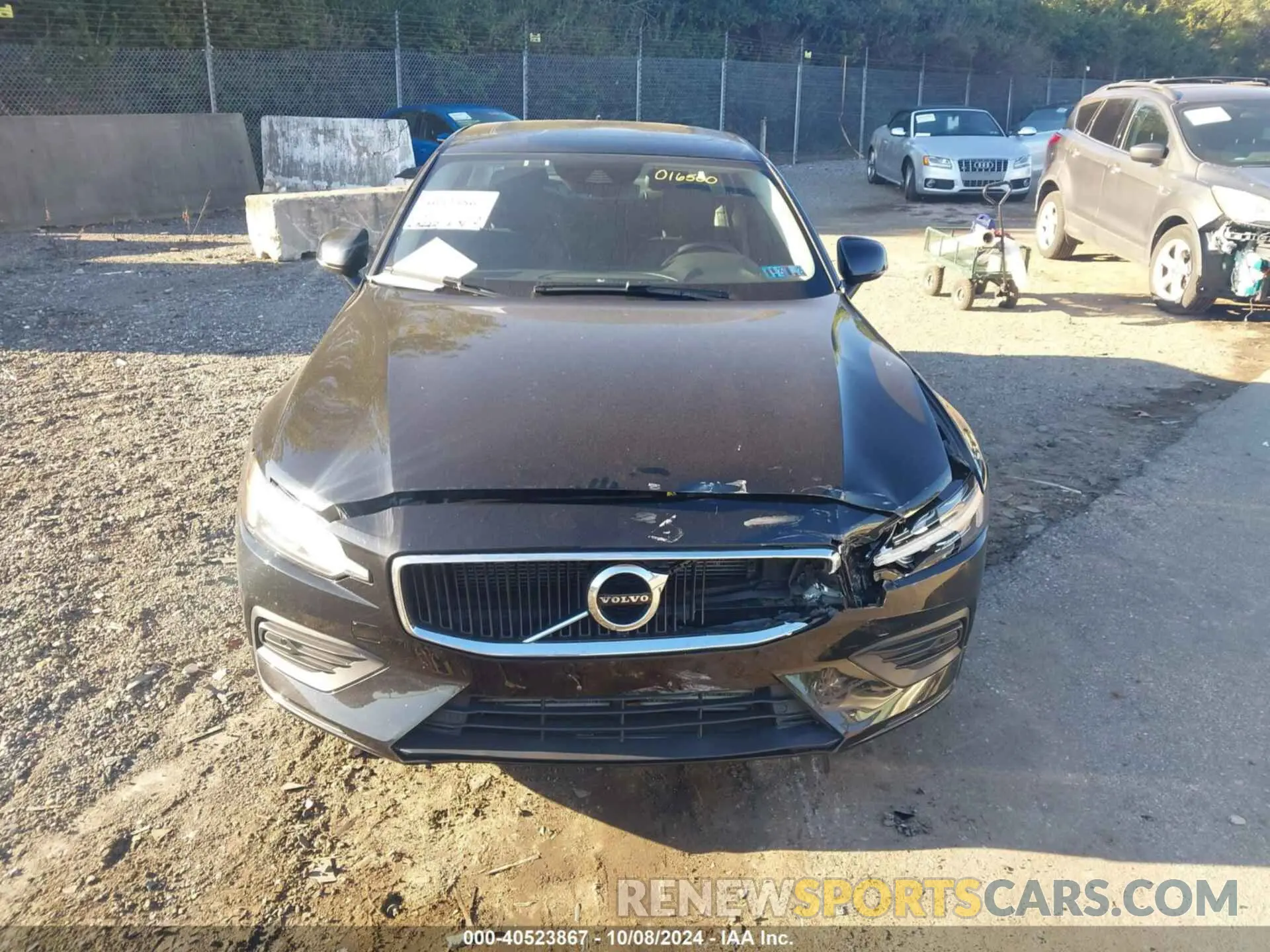 12 fotografías del automóvil dañado 7JRA22TK6KG016500 VOLVO S60 2019