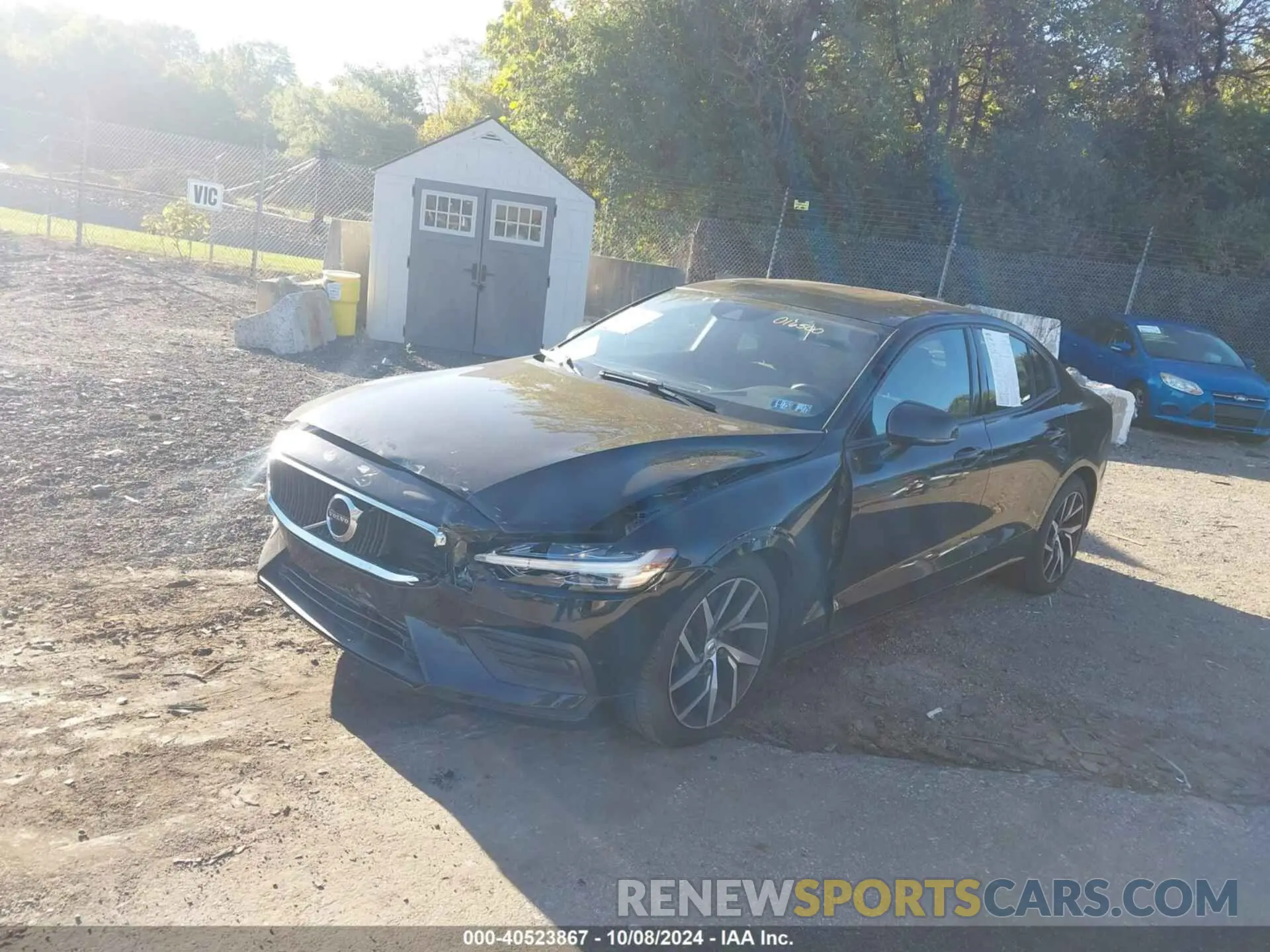 2 fotografías del automóvil dañado 7JRA22TK6KG016500 VOLVO S60 2019