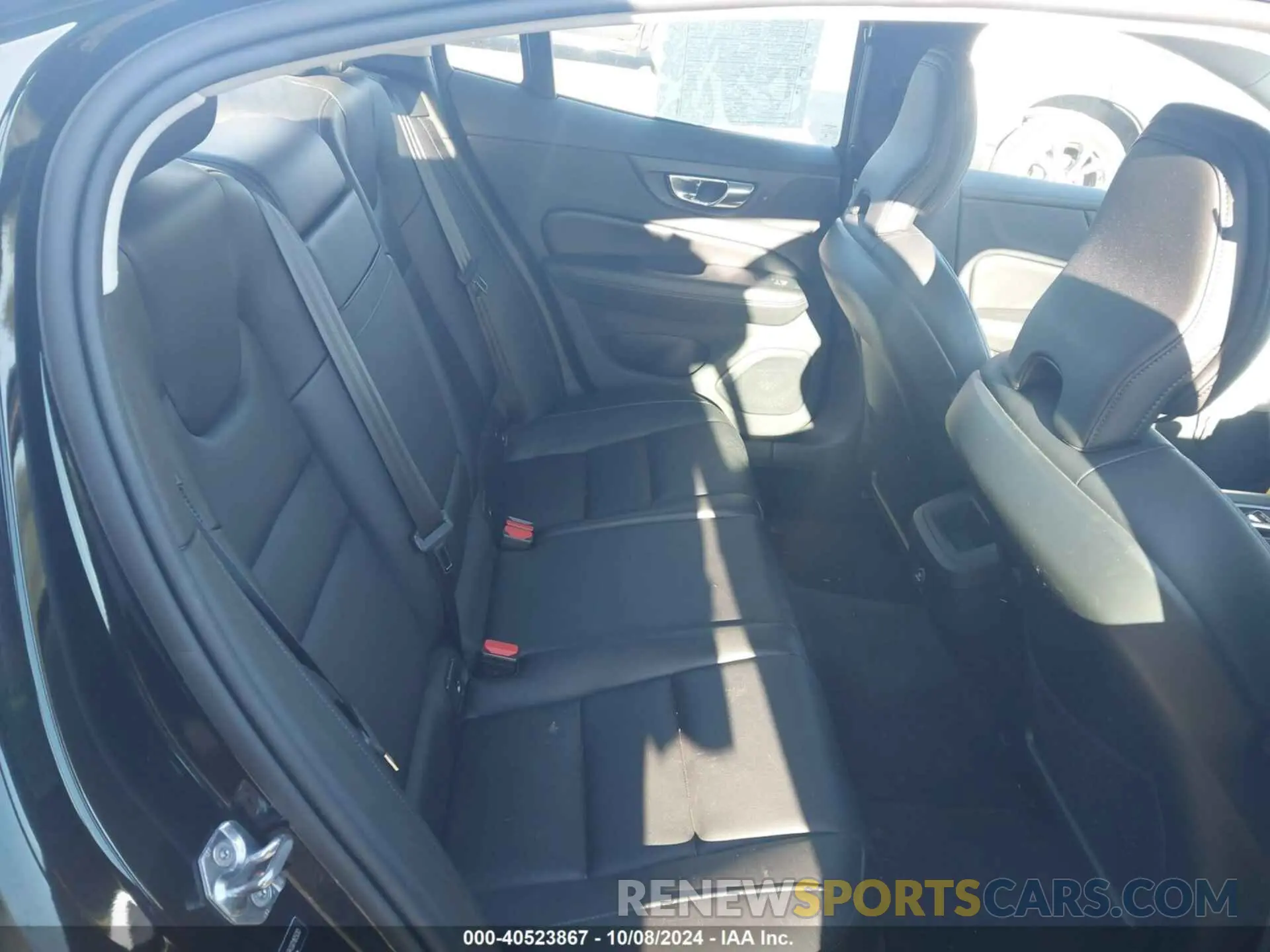 8 fotografías del automóvil dañado 7JRA22TK6KG016500 VOLVO S60 2019