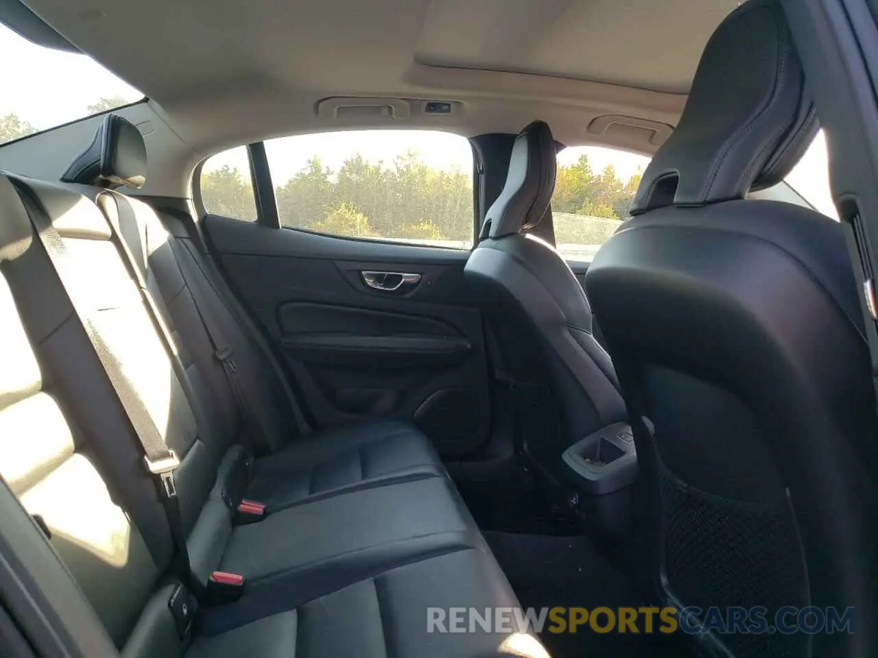 6 fotografías del automóvil dañado 7JRA22TK9KG008911 VOLVO S60 2019