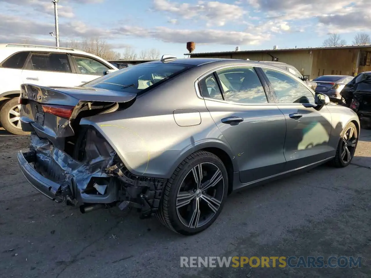 3 fotografías del automóvil dañado 7JRA22TL0KG001810 VOLVO S60 2019