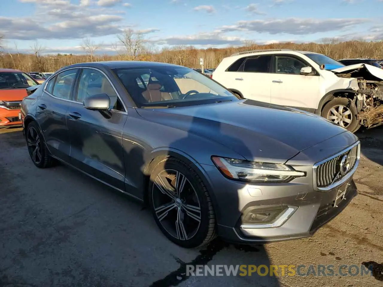 4 fotografías del automóvil dañado 7JRA22TL0KG001810 VOLVO S60 2019