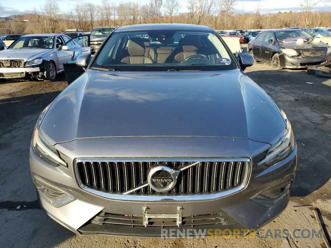 5 fotografías del automóvil dañado 7JRA22TL0KG001810 VOLVO S60 2019