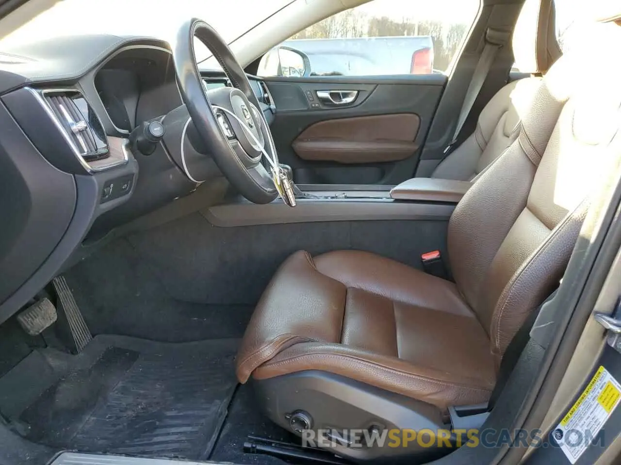 7 fotografías del automóvil dañado 7JRA22TL0KG001810 VOLVO S60 2019