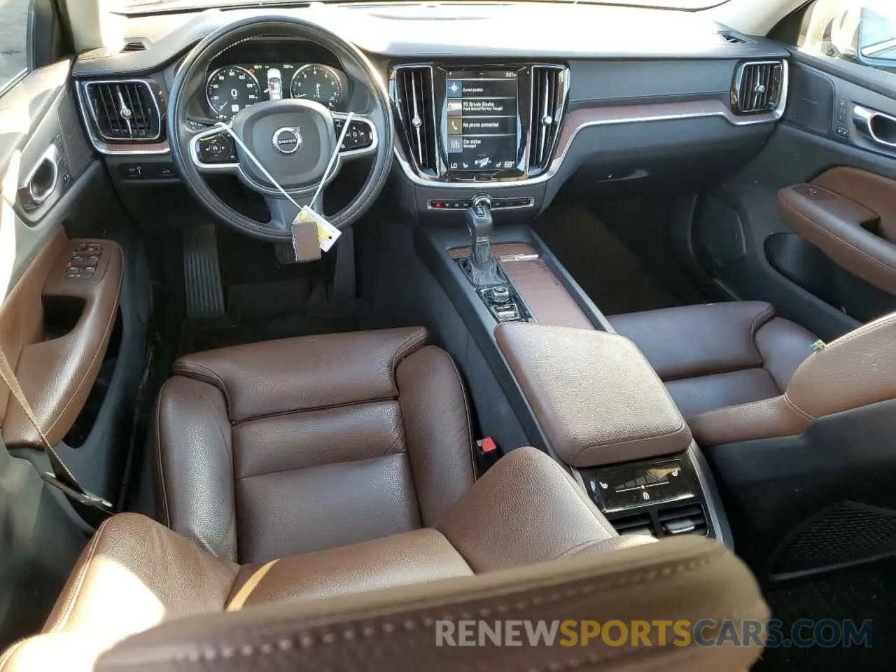 8 fotografías del automóvil dañado 7JRA22TL0KG001810 VOLVO S60 2019