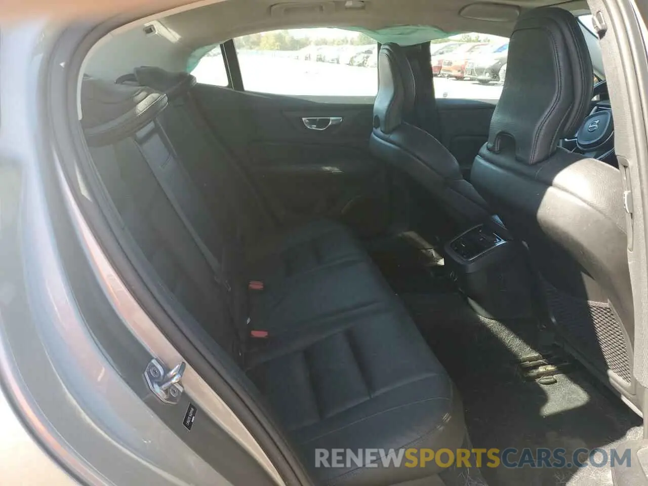 10 fotografías del automóvil dañado 7JRA22TL1KG017496 VOLVO S60 2019