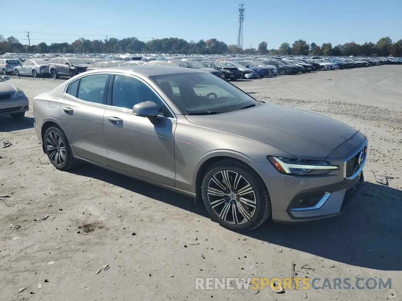 4 fotografías del automóvil dañado 7JRA22TL1KG017496 VOLVO S60 2019