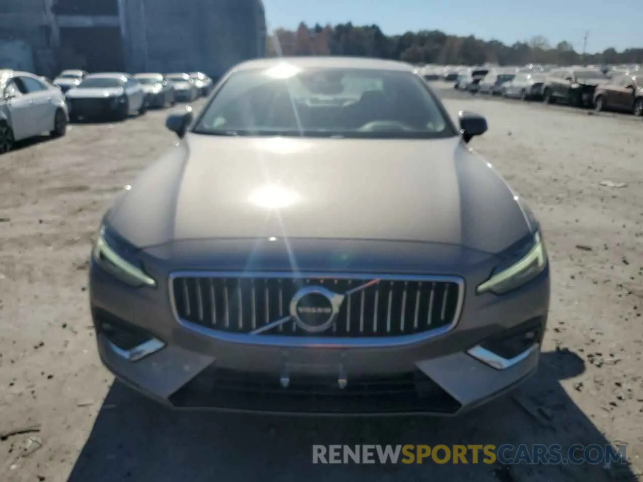 5 fotografías del automóvil dañado 7JRA22TL1KG017496 VOLVO S60 2019