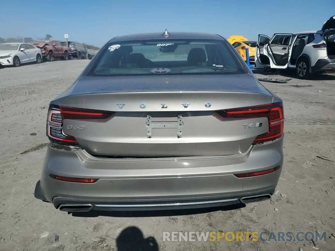 6 fotografías del automóvil dañado 7JRA22TL1KG017496 VOLVO S60 2019