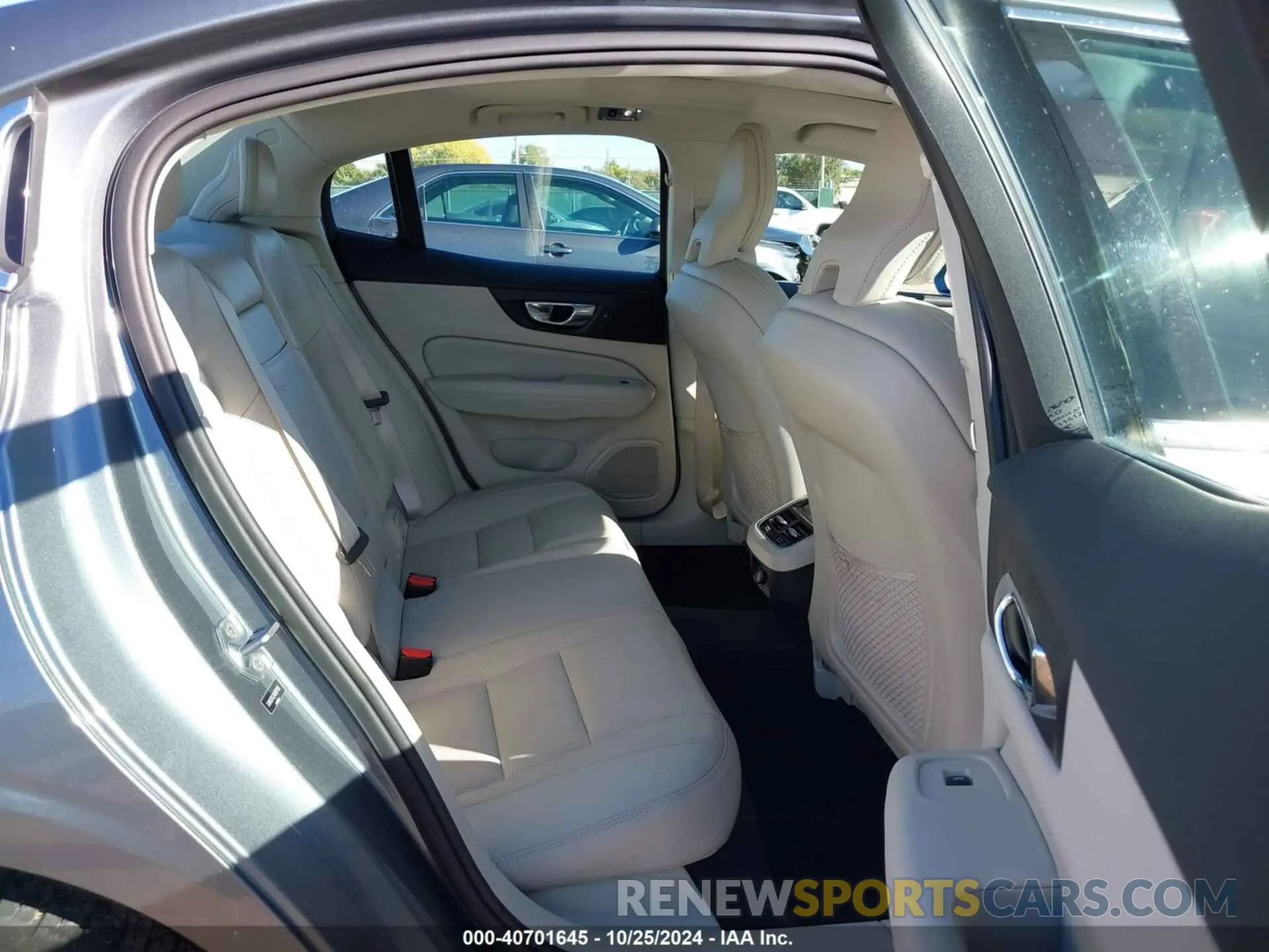 8 fotografías del automóvil dañado 7JRA22TL3KG007195 VOLVO S60 2019