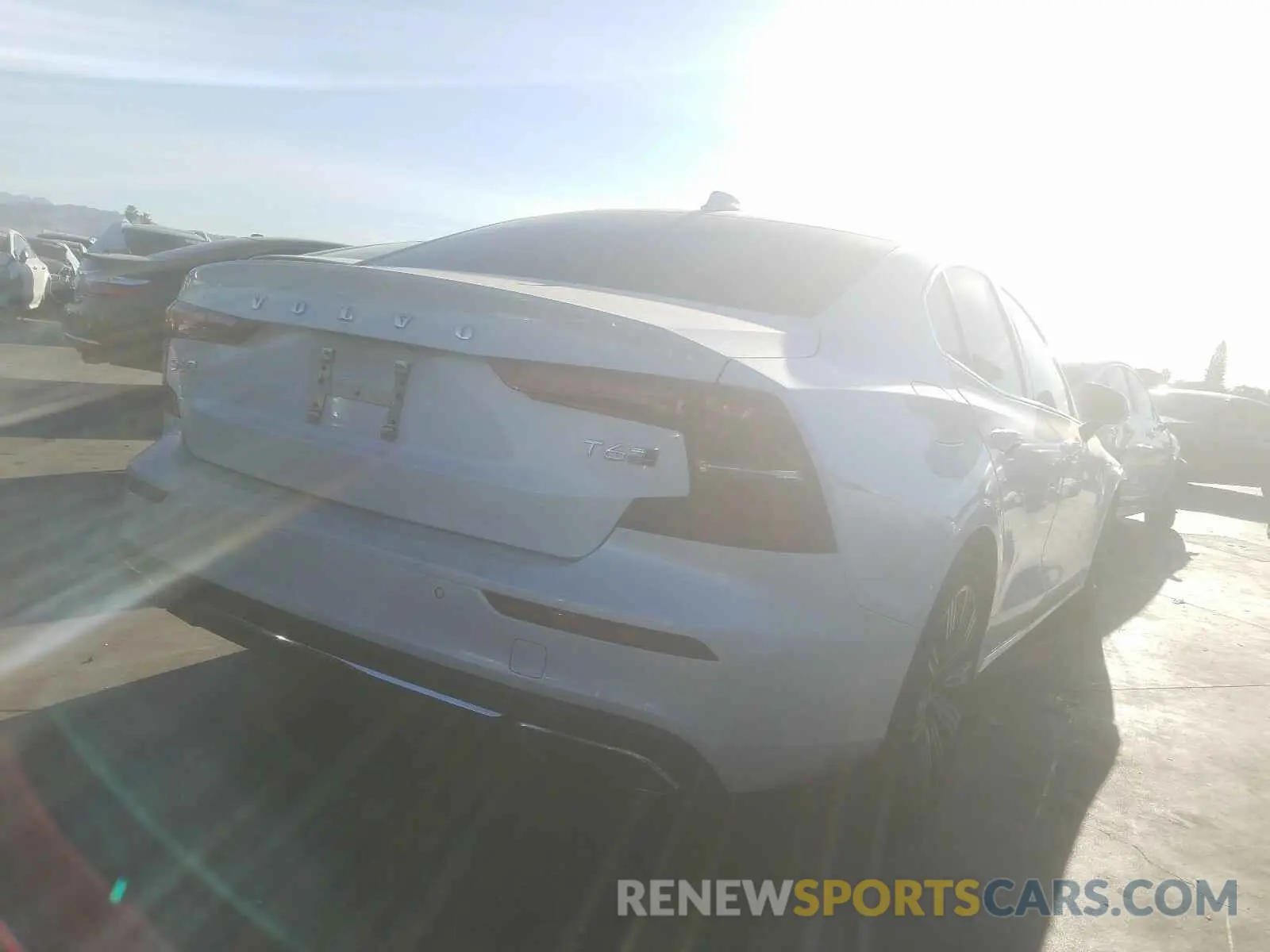 4 fotografías del automóvil dañado 7JRA22TL4KG010476 VOLVO S60 2019