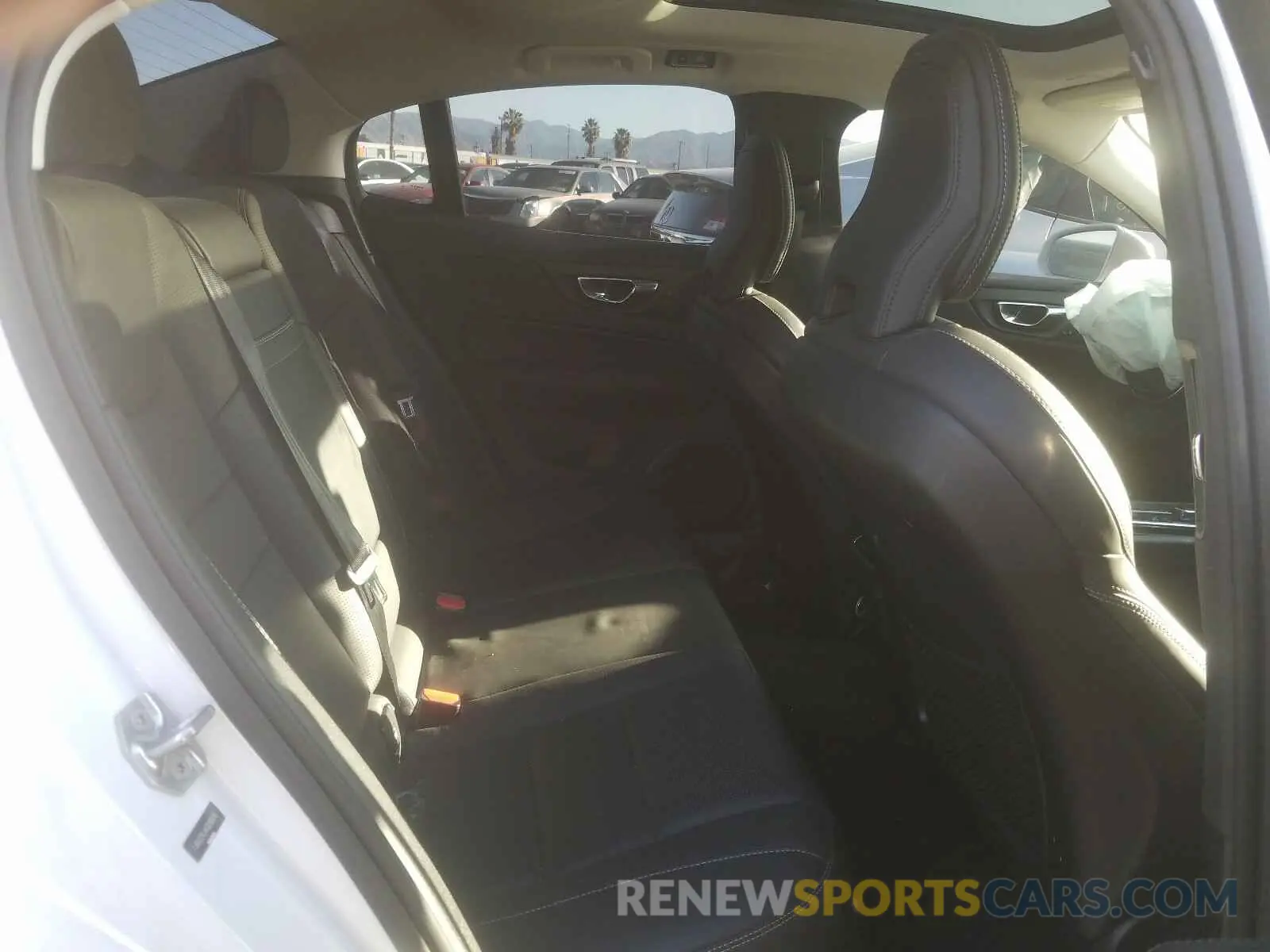 6 fotografías del automóvil dañado 7JRA22TL4KG010476 VOLVO S60 2019