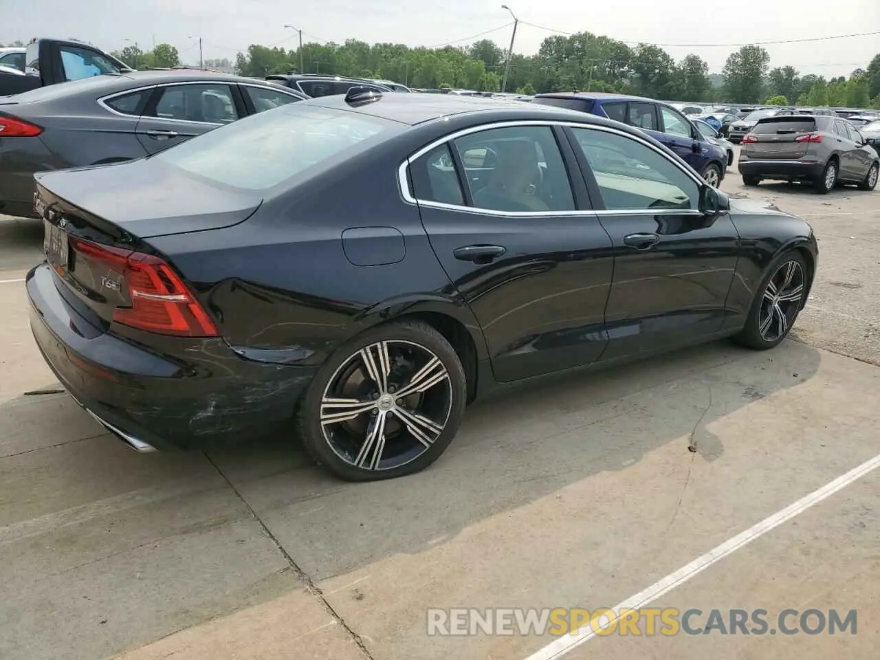 3 fotografías del automóvil dañado 7JRA22TL6KG002573 VOLVO S60 2019