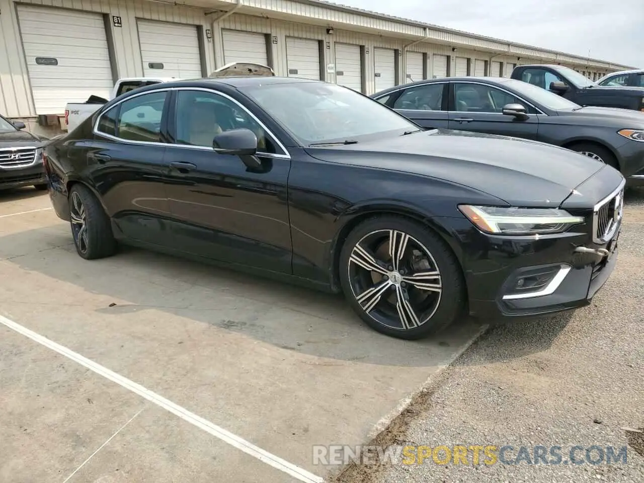 4 fotografías del automóvil dañado 7JRA22TL6KG002573 VOLVO S60 2019