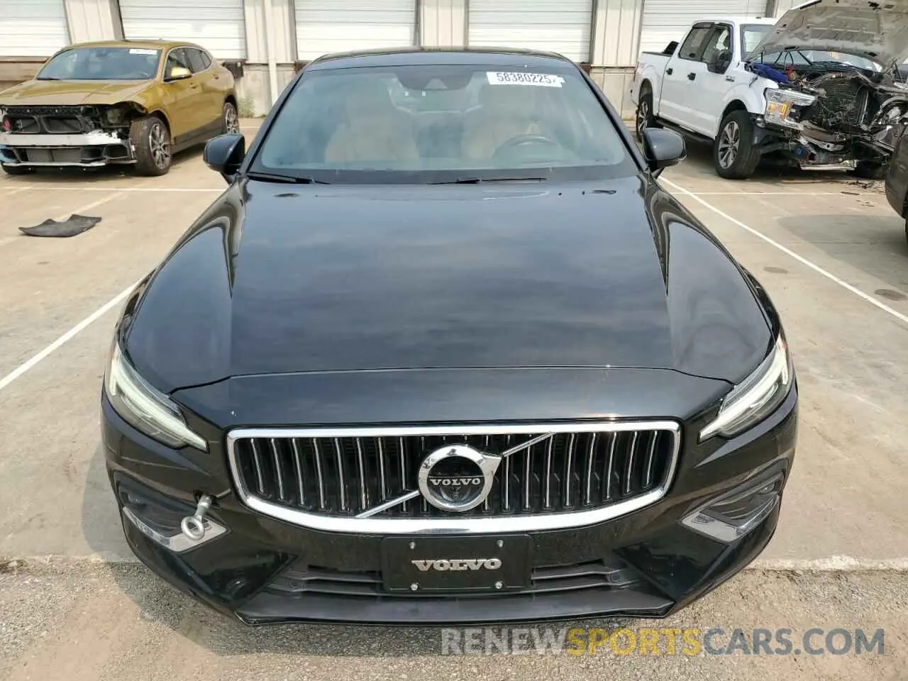 5 fotografías del automóvil dañado 7JRA22TL6KG002573 VOLVO S60 2019