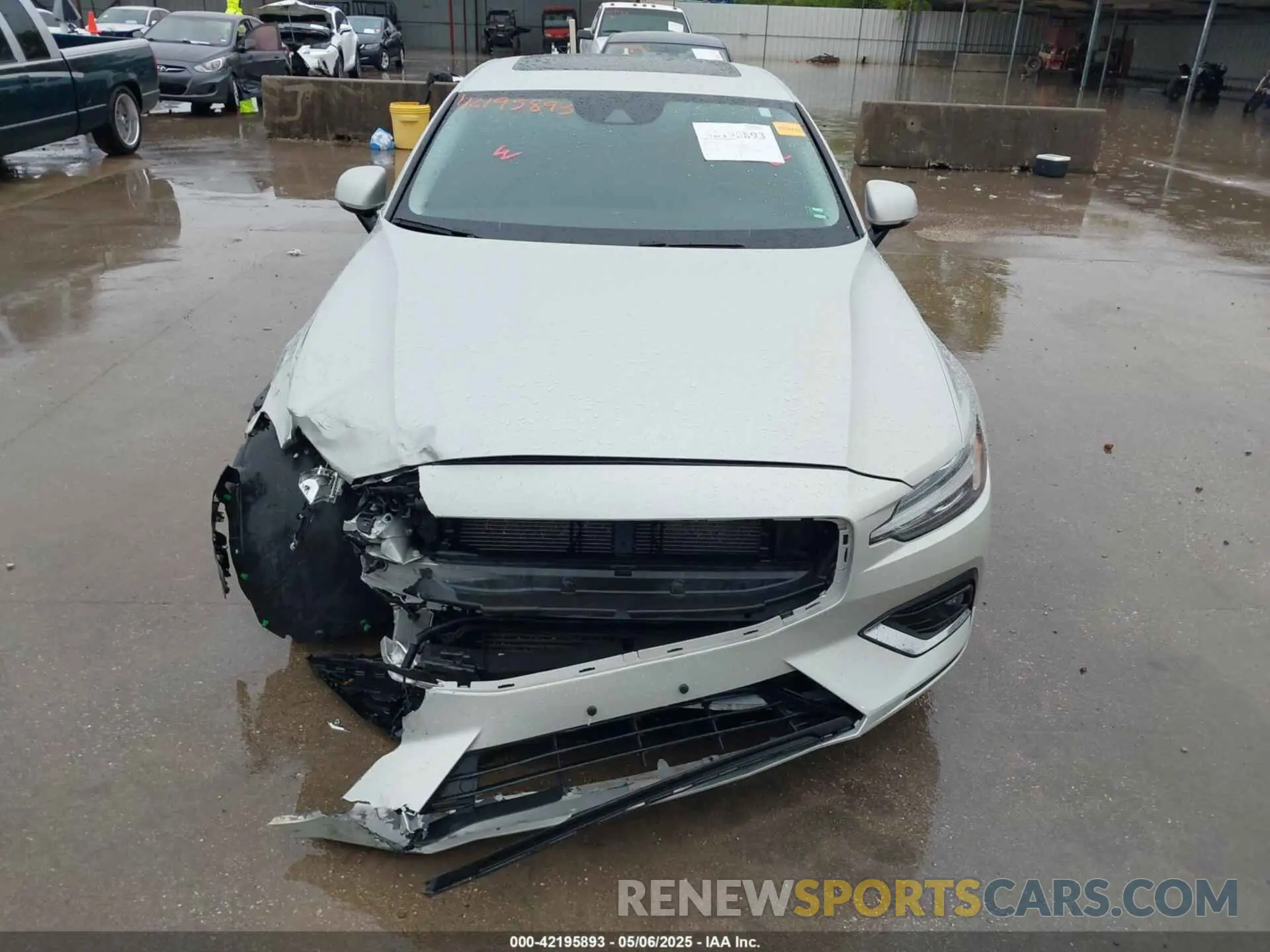 12 fotografías del automóvil dañado 7JRA22TL7KG003425 VOLVO S60 2019