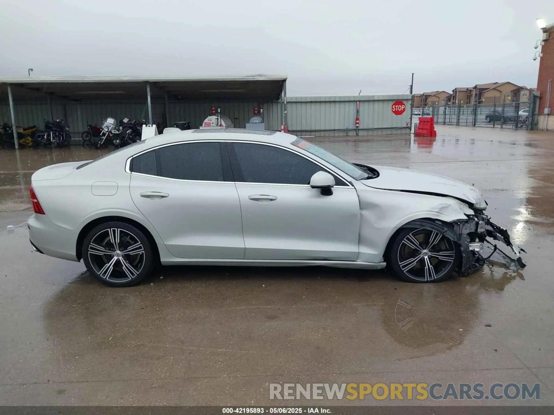 13 fotografías del automóvil dañado 7JRA22TL7KG003425 VOLVO S60 2019