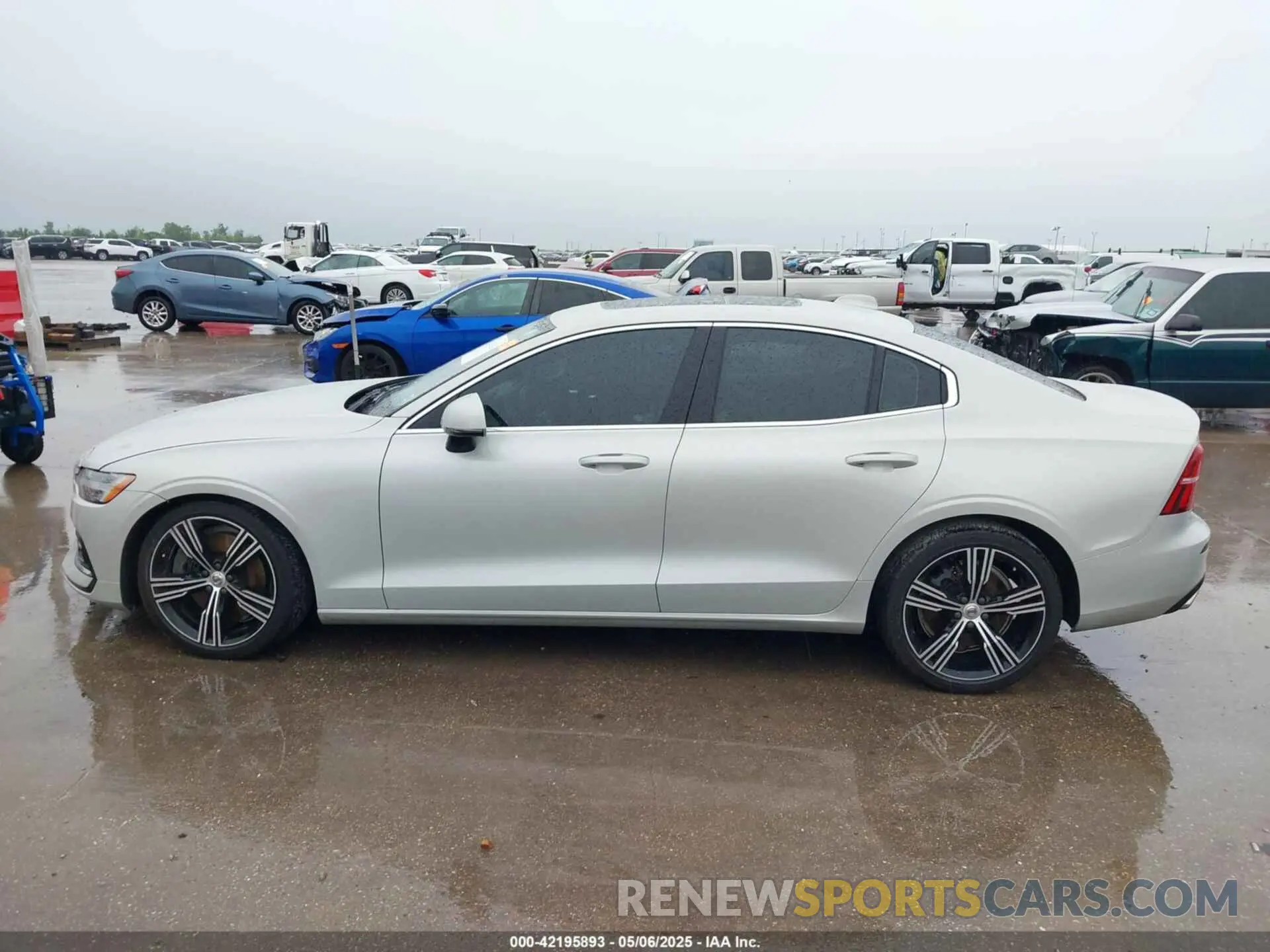 14 fotografías del automóvil dañado 7JRA22TL7KG003425 VOLVO S60 2019