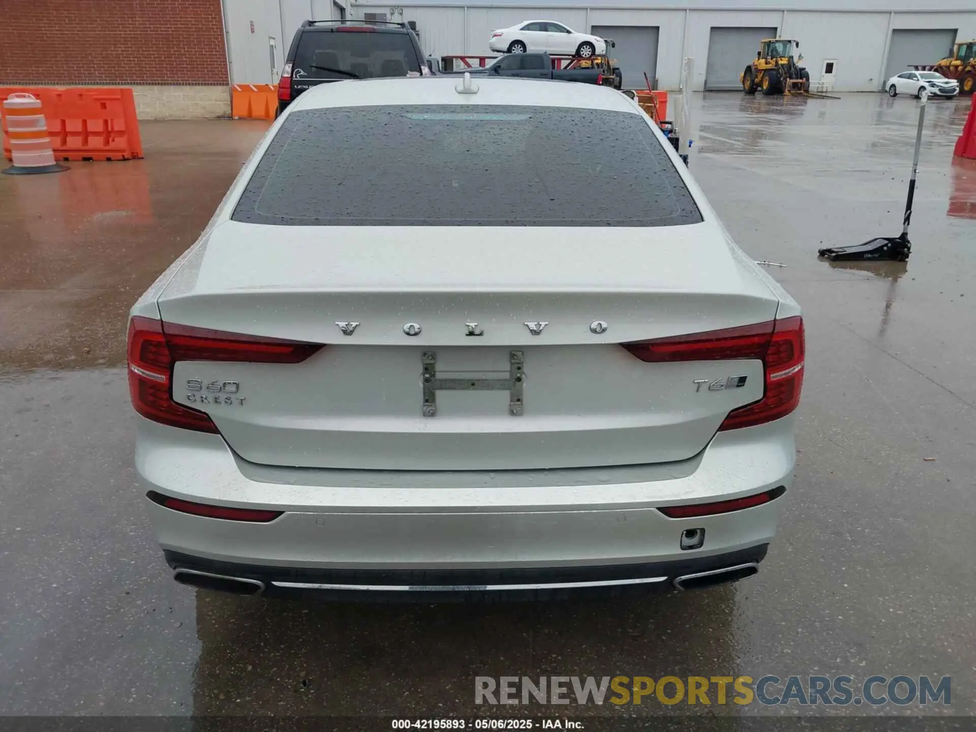 16 fotografías del automóvil dañado 7JRA22TL7KG003425 VOLVO S60 2019