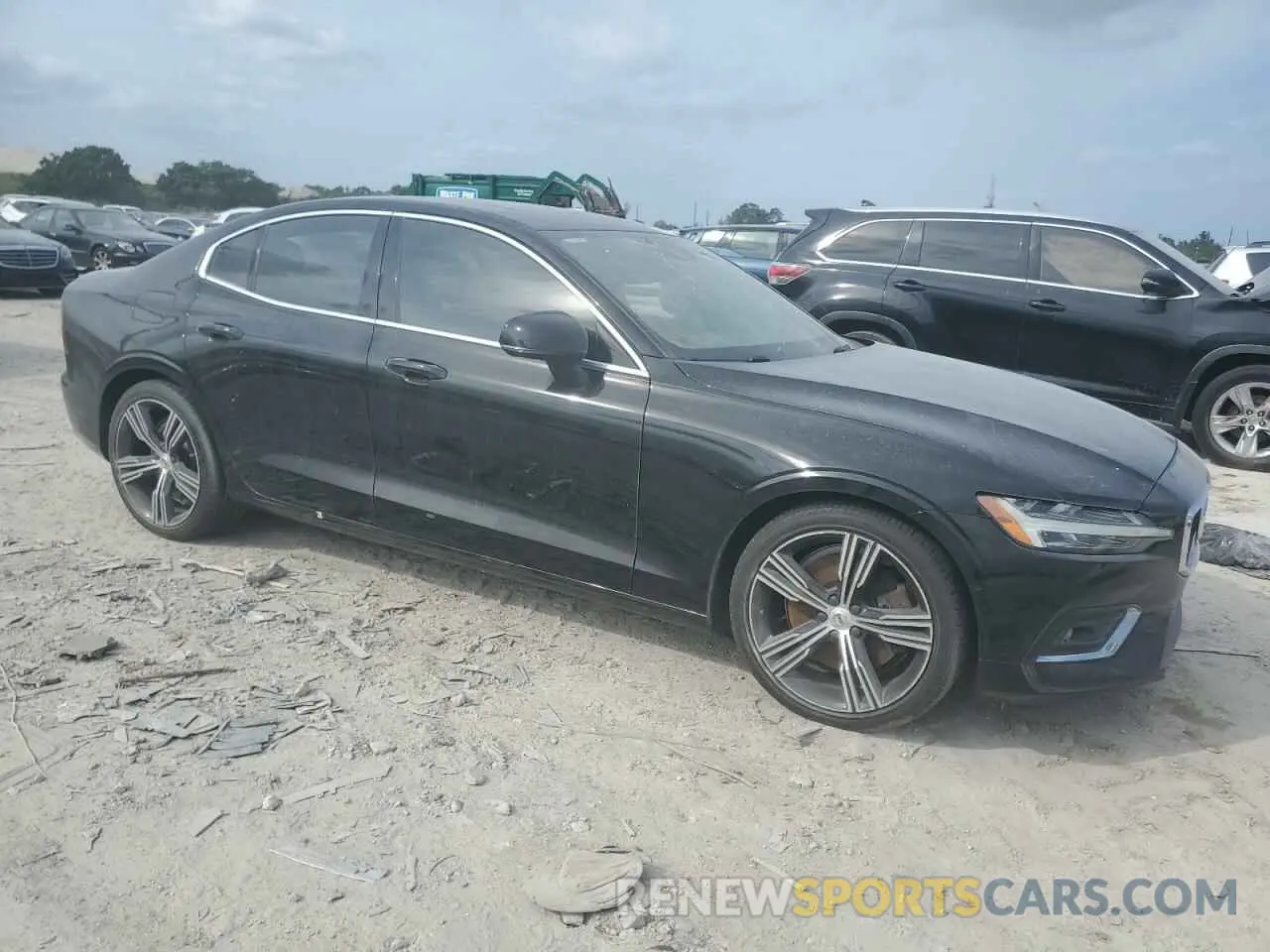 4 fotografías del automóvil dañado 7JRA22TL7KG004557 VOLVO S60 2019