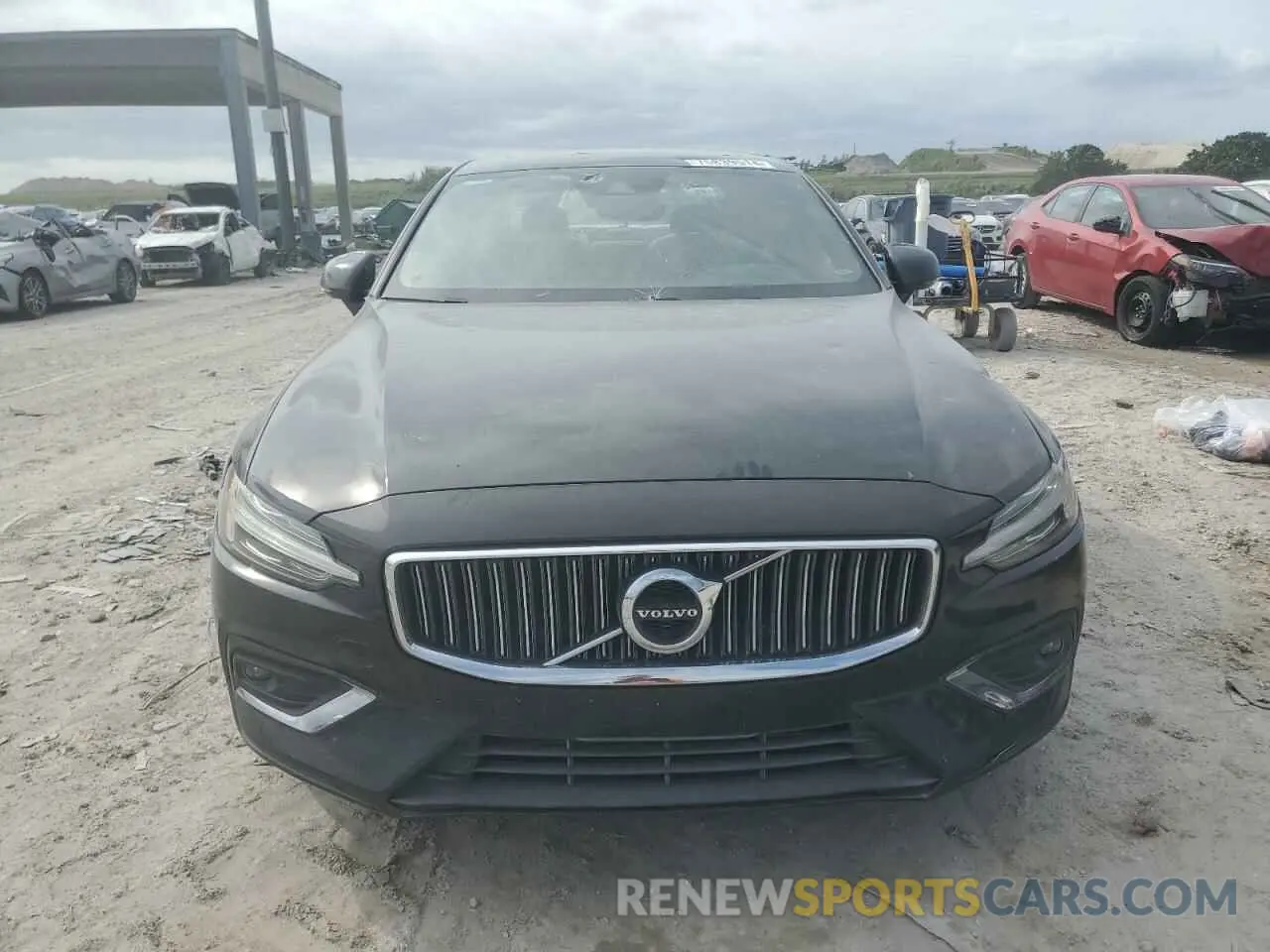 5 fotografías del automóvil dañado 7JRA22TL7KG004557 VOLVO S60 2019