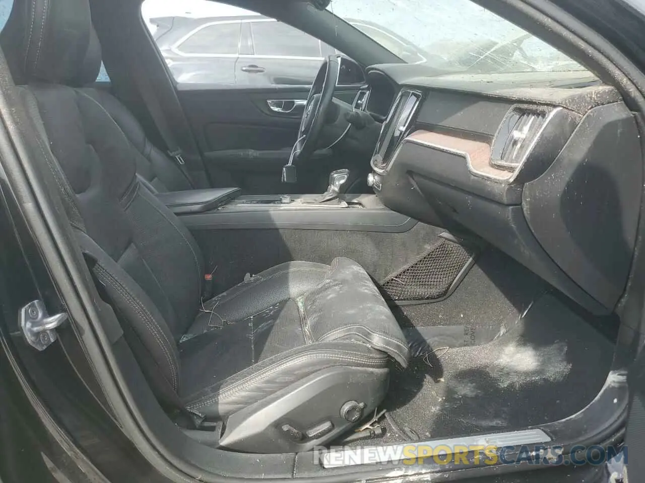 7 fotografías del automóvil dañado 7JRA22TL7KG004557 VOLVO S60 2019