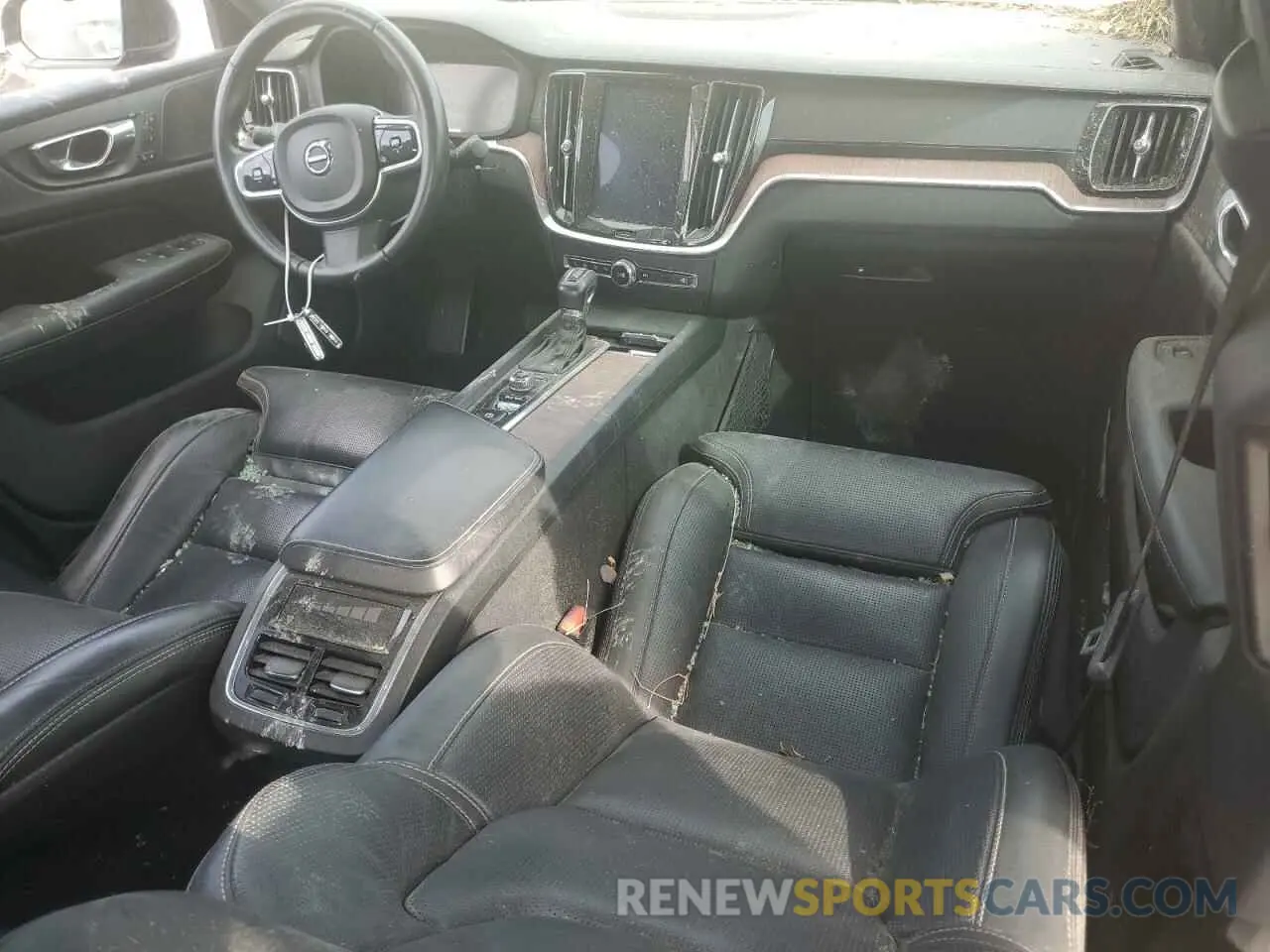 8 fotografías del automóvil dañado 7JRA22TL7KG004557 VOLVO S60 2019
