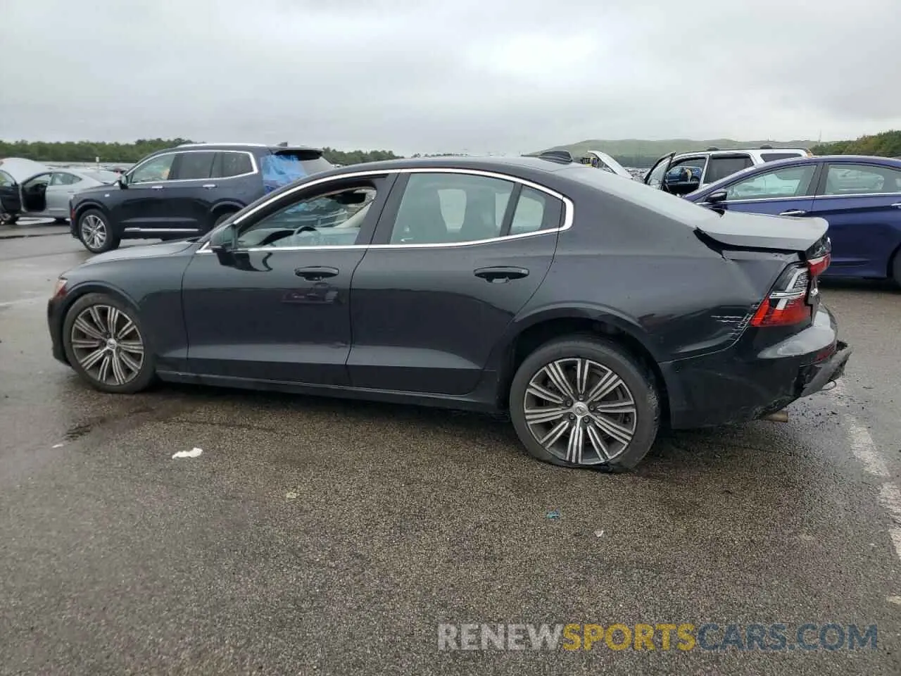 2 fotografías del automóvil dañado 7JRA22TL9KG011560 VOLVO S60 2019