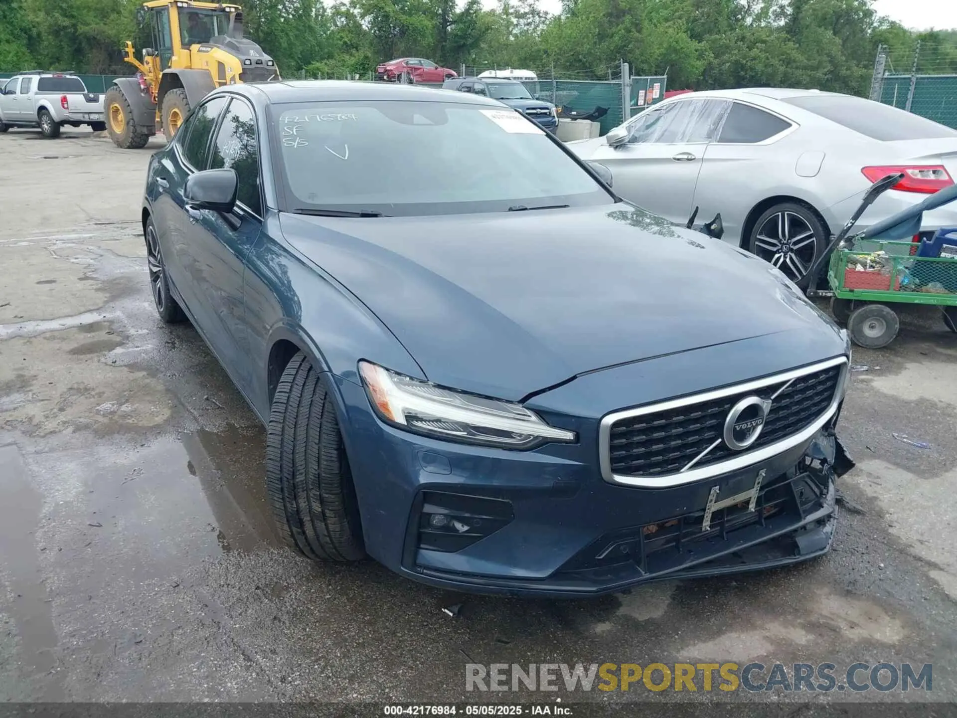 11 fotografías del automóvil dañado 7JRA22TM1KG005468 VOLVO S60 2019