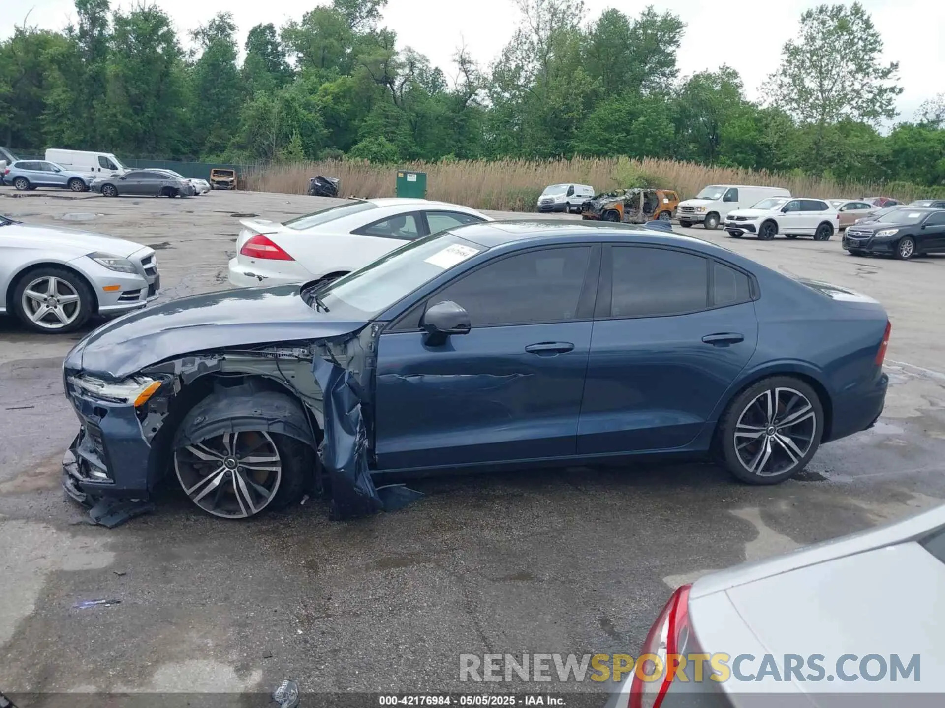 13 fotografías del automóvil dañado 7JRA22TM1KG005468 VOLVO S60 2019