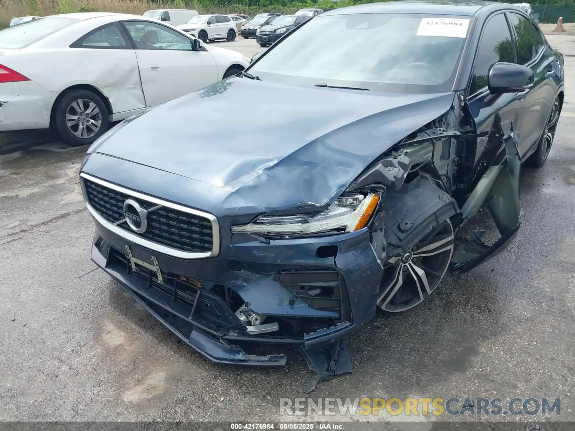 17 fotografías del automóvil dañado 7JRA22TM1KG005468 VOLVO S60 2019