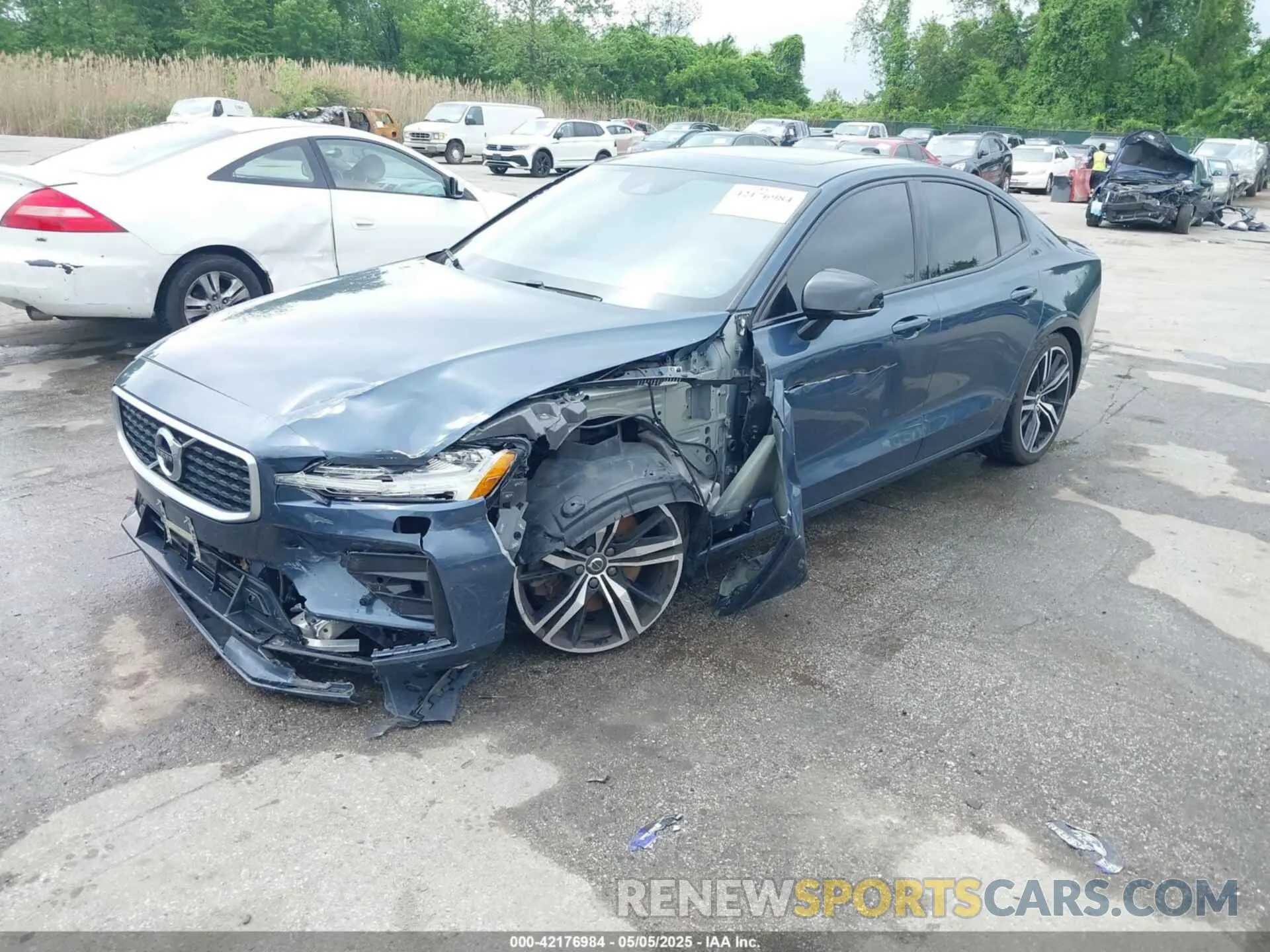 2 fotografías del automóvil dañado 7JRA22TM1KG005468 VOLVO S60 2019