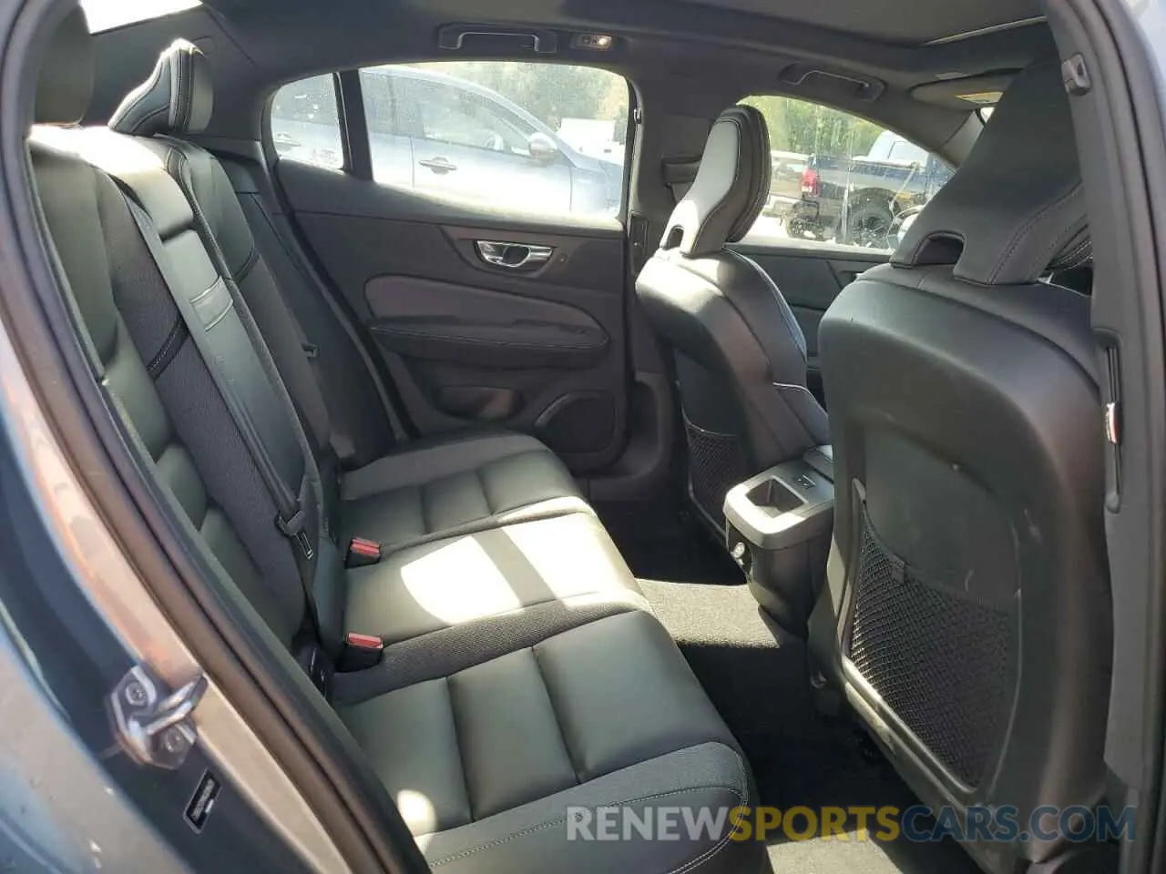 10 fotografías del automóvil dañado 7JRA22TM1KG018429 VOLVO S60 2019