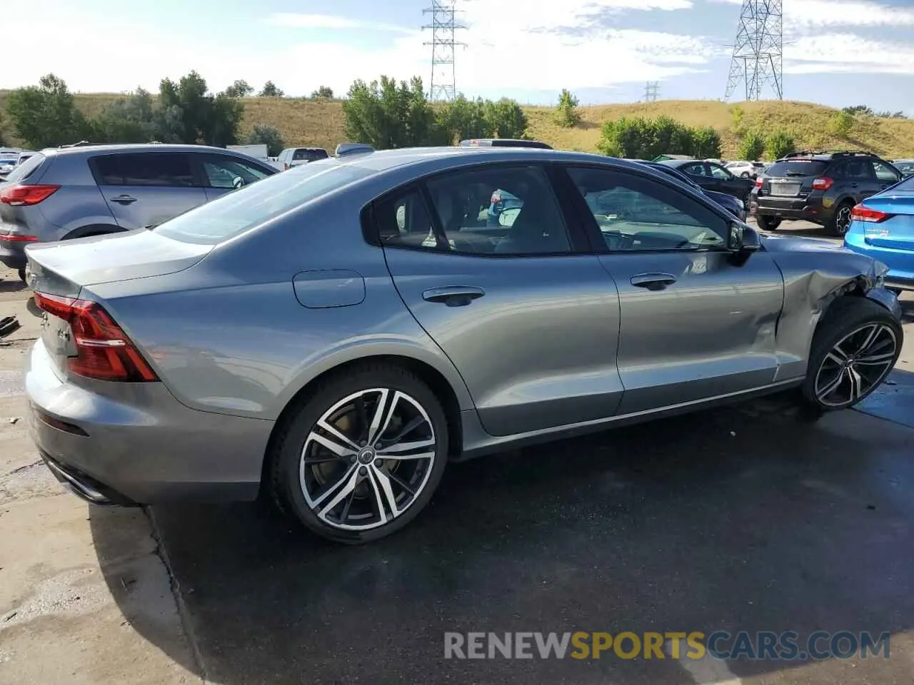 3 fotografías del automóvil dañado 7JRA22TM1KG018429 VOLVO S60 2019