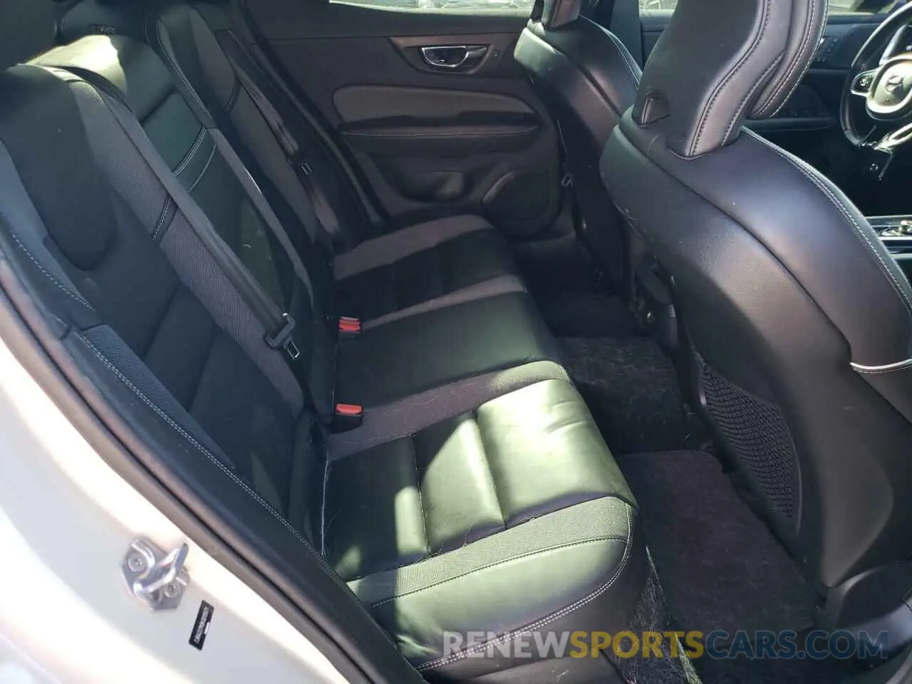10 fotografías del automóvil dañado 7JRA22TM3KG013071 VOLVO S60 2019