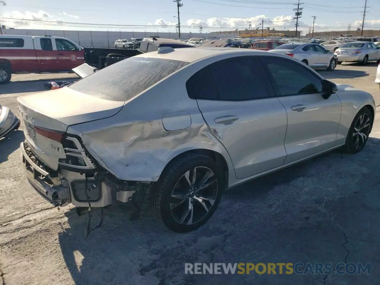 3 fotografías del automóvil dañado 7JRA22TM3KG013071 VOLVO S60 2019