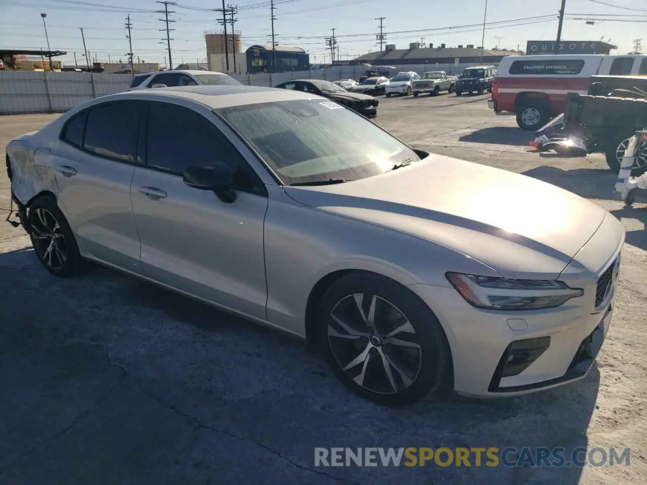 4 fotografías del automóvil dañado 7JRA22TM3KG013071 VOLVO S60 2019