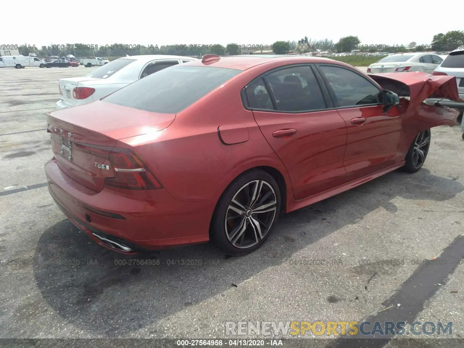 4 fotografías del automóvil dañado 7JRA22TM7KG014787 VOLVO S60 2019