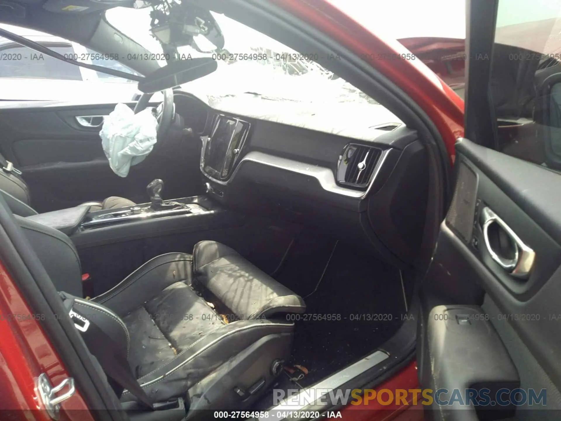 5 fotografías del automóvil dañado 7JRA22TM7KG014787 VOLVO S60 2019