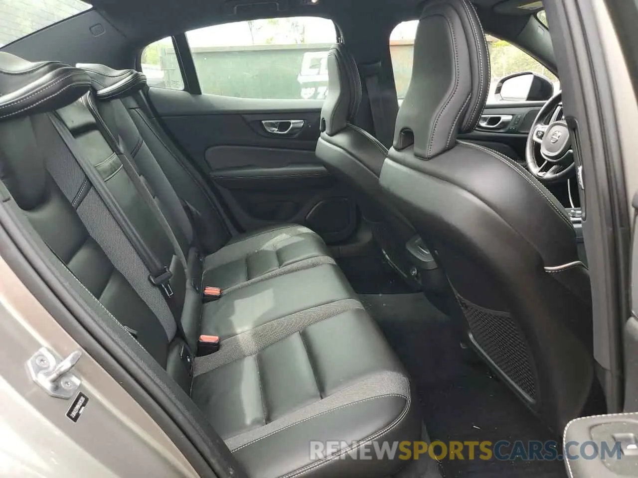 10 fotografías del automóvil dañado 7JRA22TM9KG015326 VOLVO S60 2019