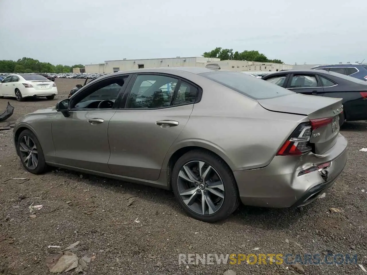 2 fotografías del automóvil dañado 7JRA22TM9KG015326 VOLVO S60 2019