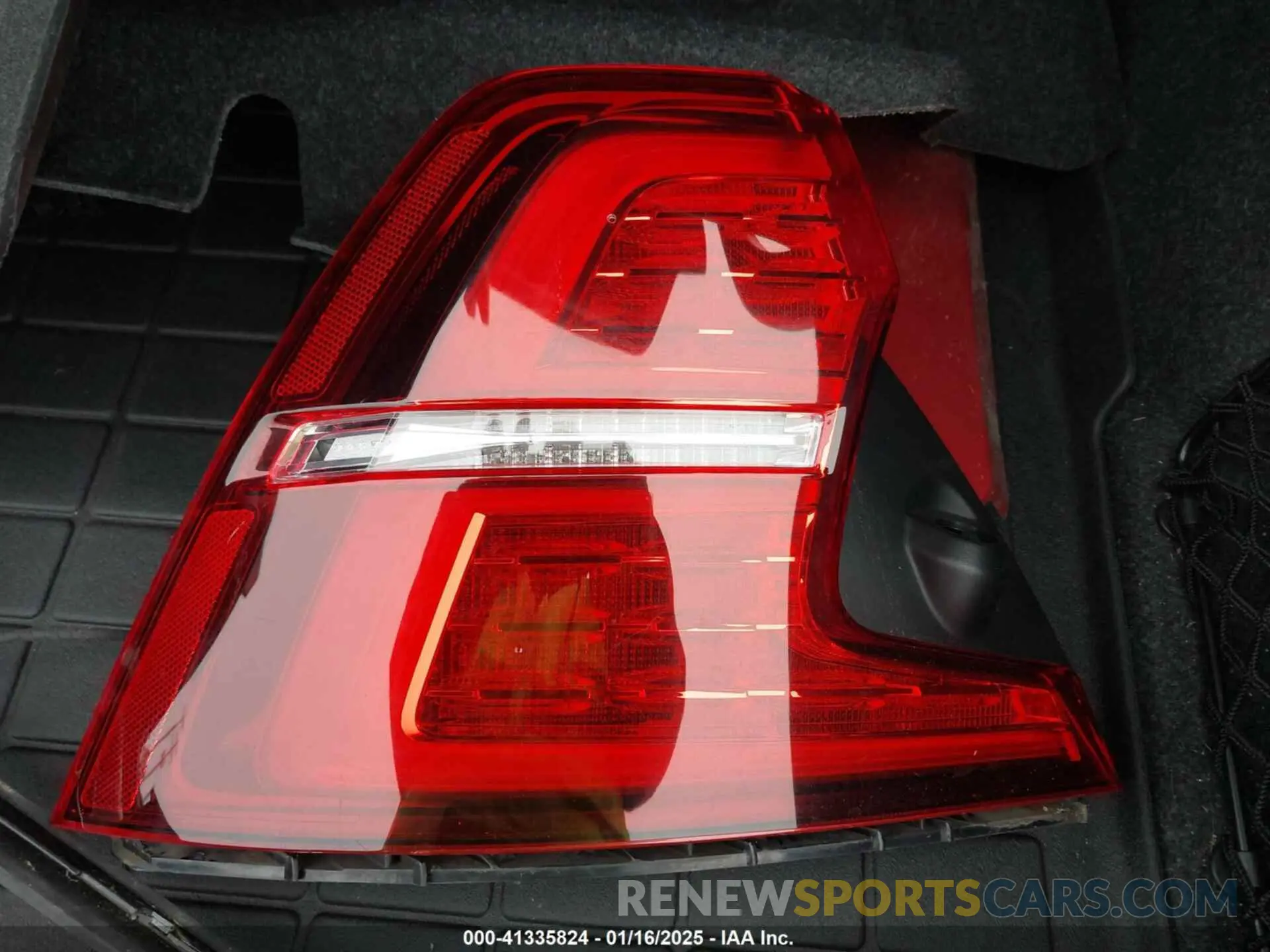 12 fotografías del automóvil dañado 7JRA22TMXKG001161 VOLVO S60 2019