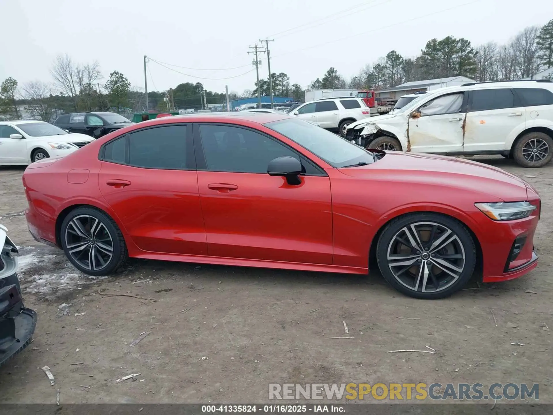 14 fotografías del automóvil dañado 7JRA22TMXKG001161 VOLVO S60 2019
