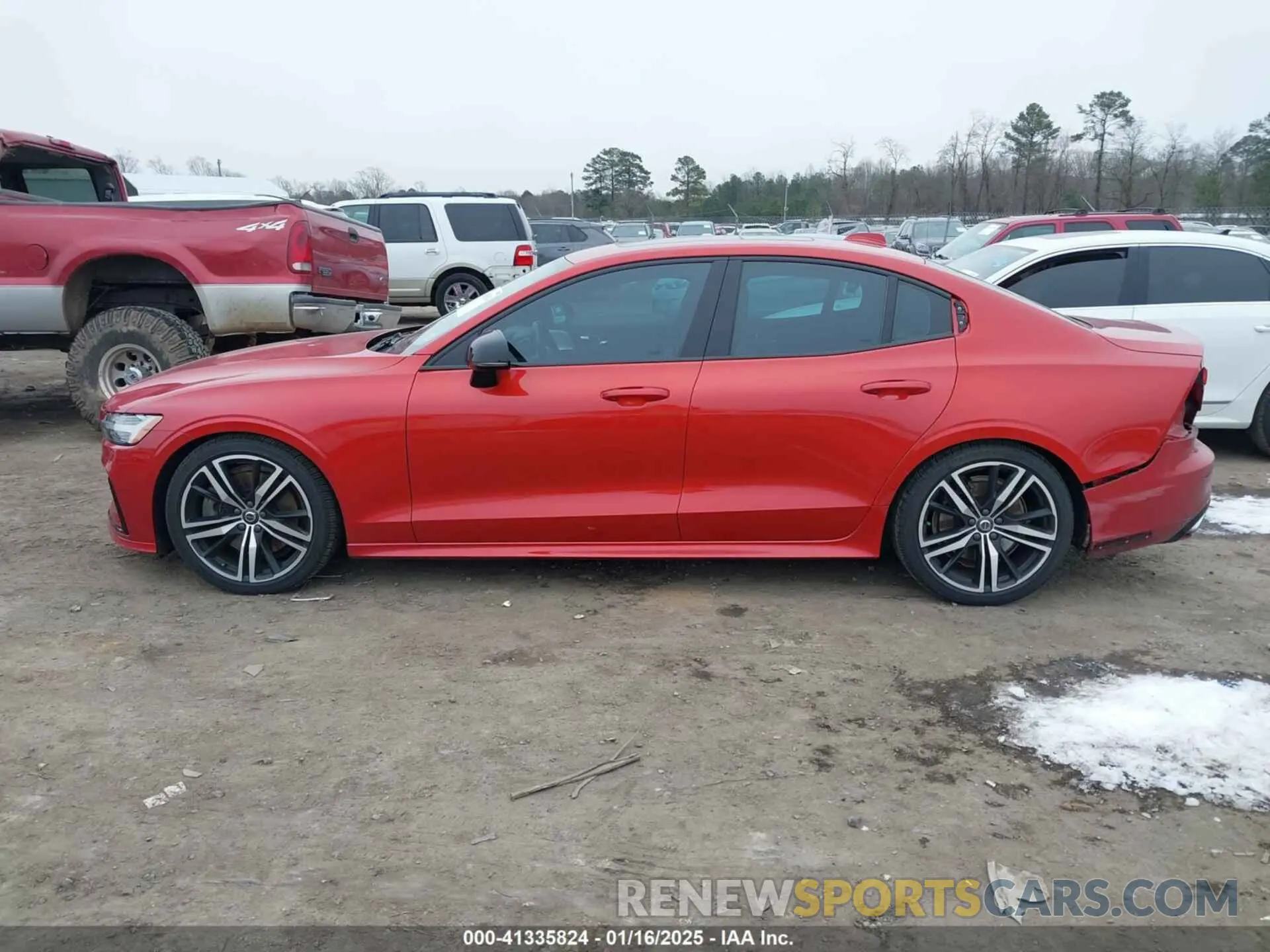15 fotografías del automóvil dañado 7JRA22TMXKG001161 VOLVO S60 2019