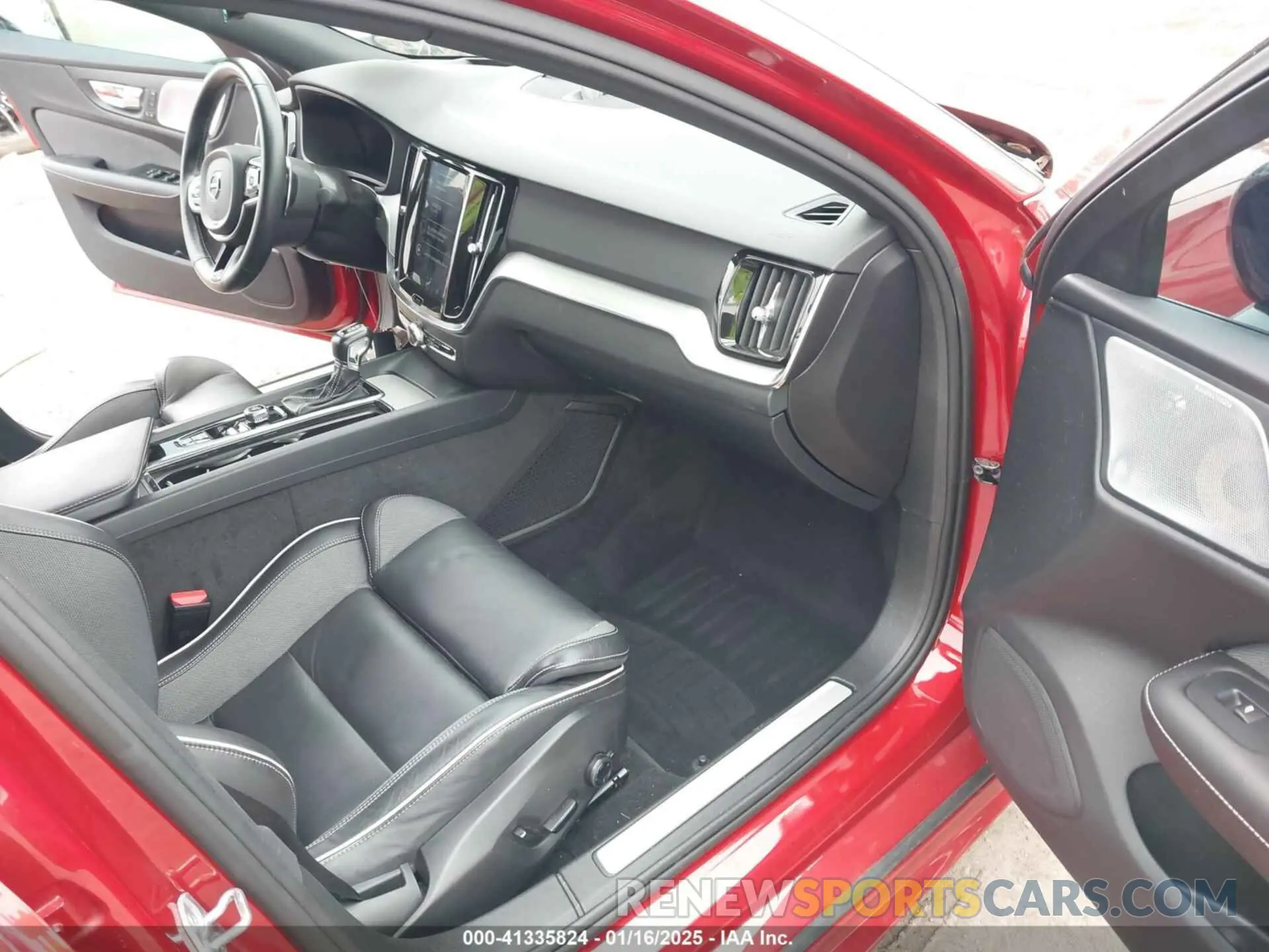 5 fotografías del automóvil dañado 7JRA22TMXKG001161 VOLVO S60 2019