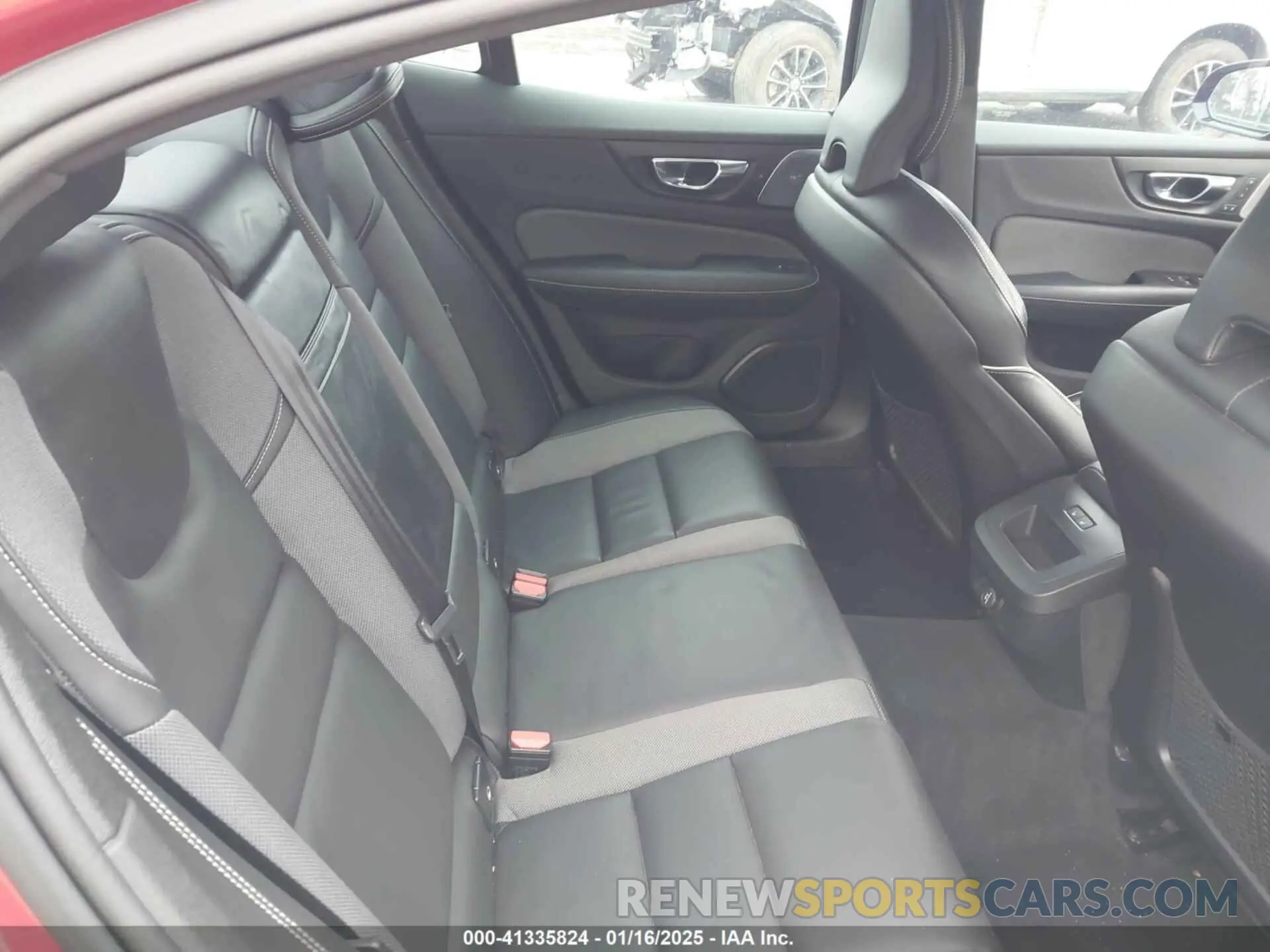 8 fotografías del automóvil dañado 7JRA22TMXKG001161 VOLVO S60 2019